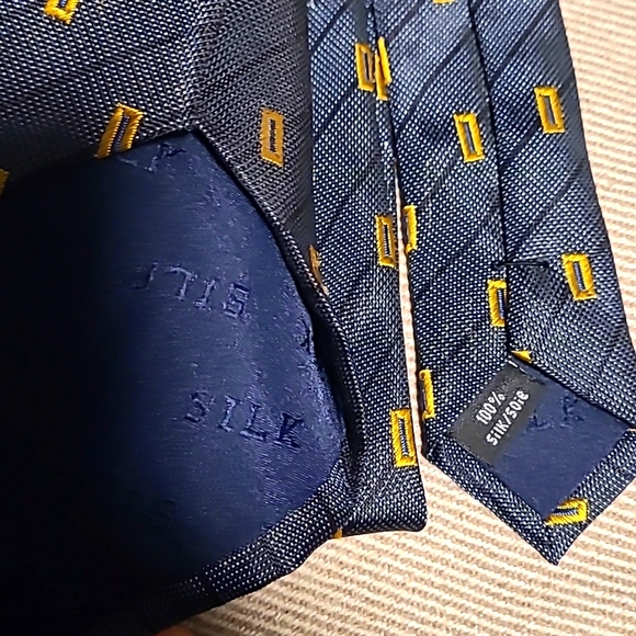 Alexis Holt - Milan- Paris- London- New York men's neck tie dark grey with gold - Picture 3 of 6